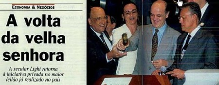 José Serra, Ministro do Planejamento de FHC, bate o martelo na privatização da empresa de energia Light, do RJ. Serra dizia que privatização era forma de fortalecer as empresas de energia, mas em 2001-2002 o Brasil viveu o maior racionamento de nrgia da história do país - "A volta da velha senhora" - Revista VEJA de 29/05/1995